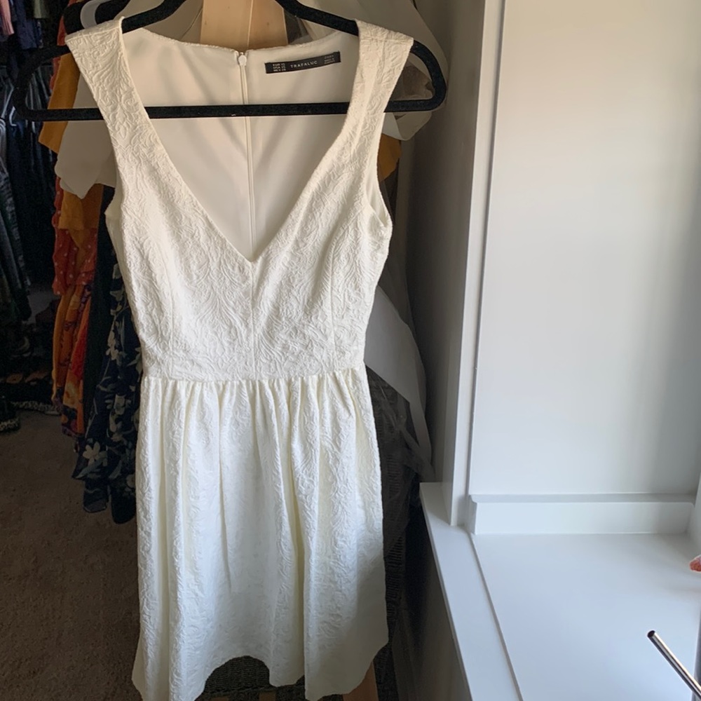 Trafuluc White lace dress